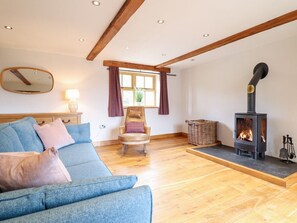 Living area - Charming Ty Gwyn Cottage Retreat in Llangwm (Corwen)