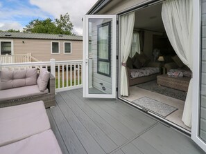 Terrace/patio - Osprey 6, Tenby, Pembrokeshire (Tenby)