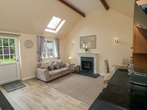 Living area - Midsummer Cottage, Thornton Dale (Malton)