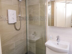 Shower - Destiny Rose, Whitby (Whitby)