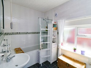 Shower - Destiny Rose, Whitby (Whitby)