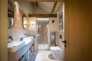 Shower - The Malt Kiln is nr Harrogate. (Harrogate)