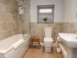 Shower - Charming Bungalow at 46 Church St (Chorley)