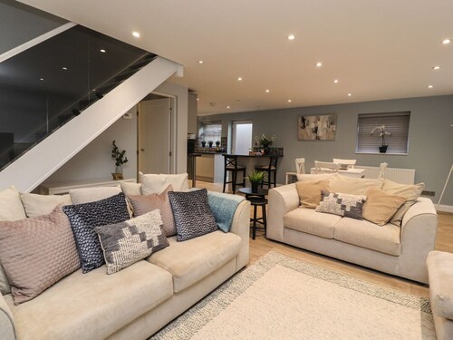 Charming Bungalow at 46 Church St
