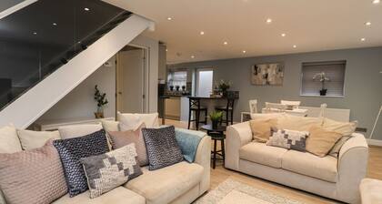Charming Bungalow at 46 Church St