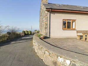 Property grounds - Awel Y Llan, Llanfair (Harlech)