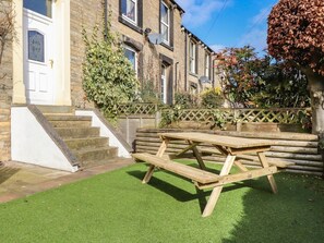 Outdoor dining - Castlewood Cottage, Skipton (Skipton)