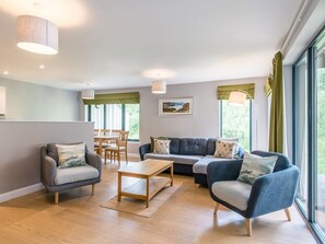 Fireplace - Golden Eagle Lodge, Aviemore (Kingussie)
