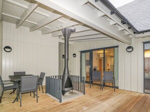 Outdoor dining - Golden Eagle Lodge, Aviemore (Kingussie)