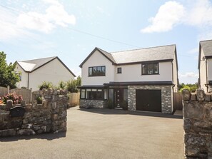 Exterior - Berllan in Benllech, Anglesey. (Llanbedrgoch)