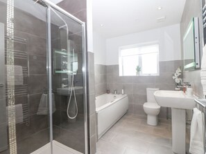 Shower - Berllan in Benllech, Anglesey. (Llanbedrgoch)