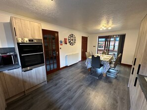 Dishwasher, high chair - Eric House: A Cozy Getaway in Muston (Filey)