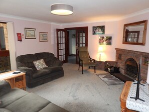 Fireplace - Eric House: A Cozy Getaway in Muston (Filey)