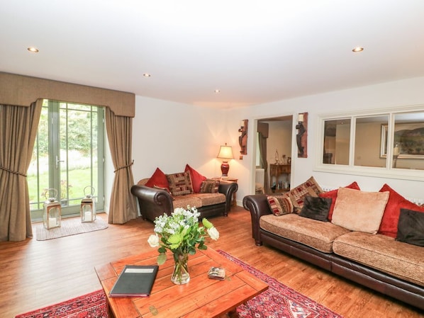 Living area - The Old Stables, Ashover (Chesterfield)
