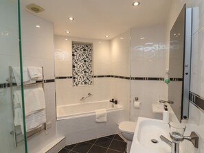 Shower - Lookout Post, Bridlington (Bridlington)