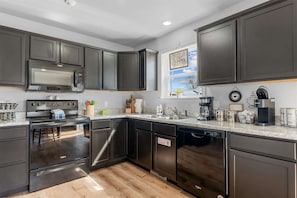 House, Multiple Beds, Hot Tub, Garden View (Trolly Inn) | Private kitchen - Trolly Inn Hot Tub, Walkable (Branson)