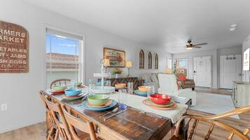 House, Multiple Beds, Hot Tub, Garden View (Trolly Inn) | Dining
