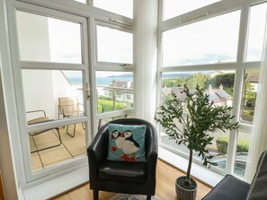 Interior - Seaview in Benllech, Anglesey. (Tyn-y-Gongl)