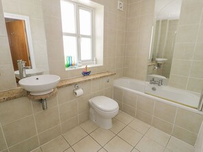 Shower - Seaview in Benllech, Anglesey. (Tyn-y-Gongl)