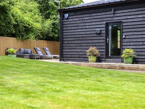 Terrace/patio - The Goose Shed, Adisham near Wingham, Kent. (Canterbury)
