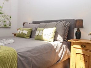 A bedroom with a bed, pillows, a bedside table, and a lamp. - The Goose Shed, Adisham near Wingham, Kent. (Canterbury)