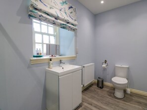 Shower - Kilnmark Farmhouse in Moniaive (Thornhill)