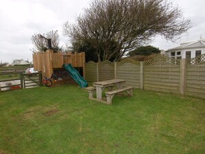 Outdoor dining - Charming Hideaway Retreat in Tintagel (Tintagel)