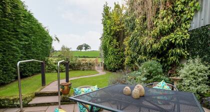 Abbey View Farm Cottage, Alton