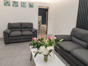 Living area - Frankie’s Seaview 2, Bridlington, 2bed (Bridlington)