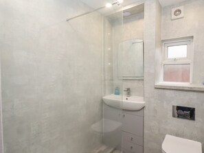 Shower - Frankie’s Seaview 2, Bridlington, 2bed (Bridlington)