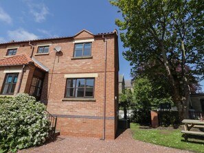 Exterior - Dabbling Ducks, Ruswarp (Whitby)