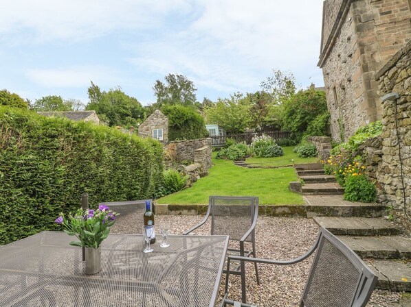 Outdoor dining - Holly Cottage, Winster (Matlock)