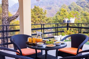 Outdoor dining - ELIVAAS The Nakshatra Serene 3BHK Villa (Sukha)