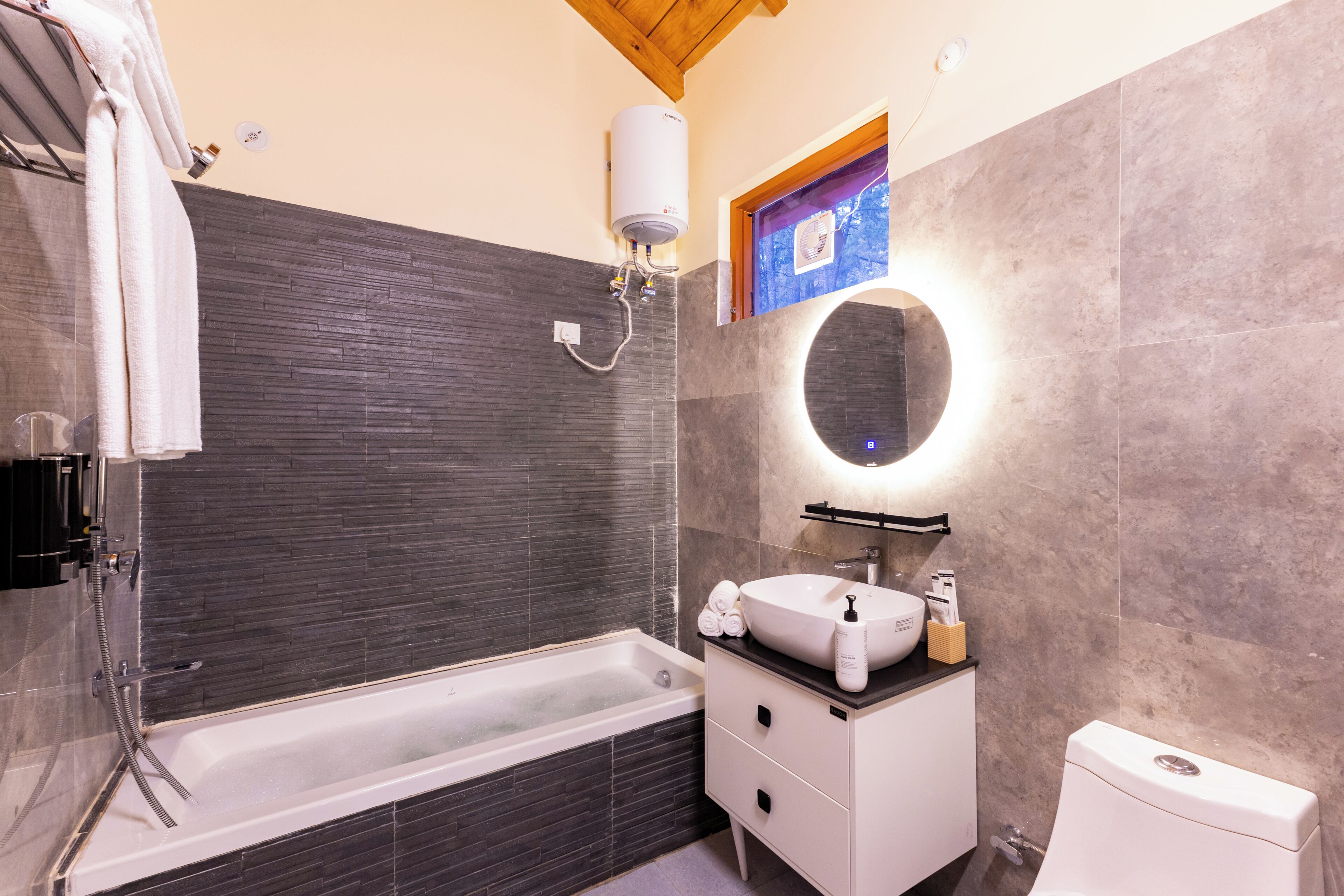 Deluxe Villa, Hill View | Bathroom