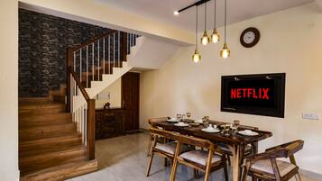 华丽别墅, 山景 | 用餐