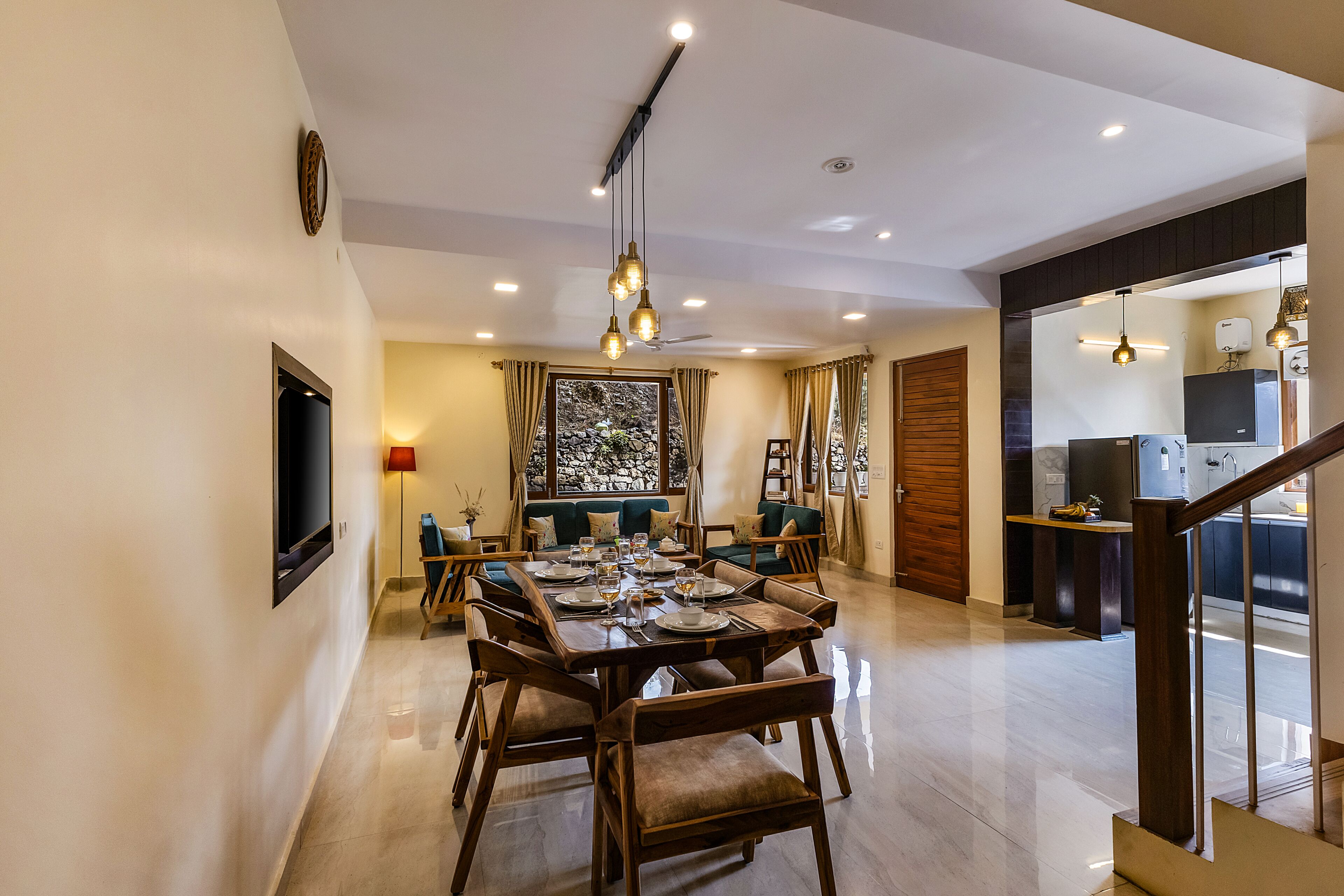 Deluxe Villa, Hill View | Dining
