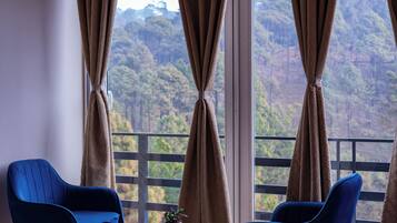 Deluxe Villa, Hill View | Interior