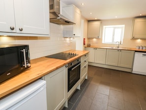 Dishwasher, high chair - Tan Y Ffordd, Llanrwst (Llanrwst)