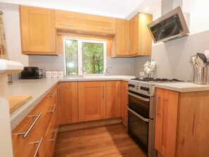 Private kitchen - Charming Lodge 1 in Bolney, UK (Haywards Heath)