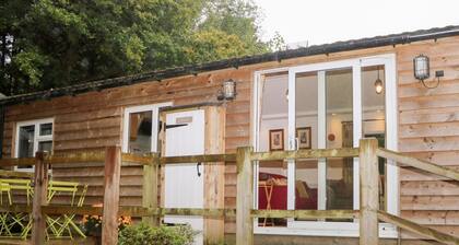 Charming Lodge 1 in Bolney, UK