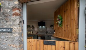 Private kitchen - Wavering: A Charming Home in Axbridge (Axbridge)