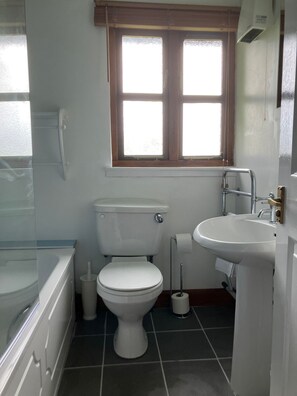 Shower - Island View Lodge in Highland. (Arisaig)