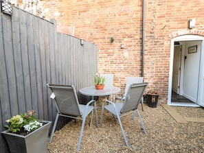 Outdoor dining - Robin's Nook, Ashbourne (Ashbourne)