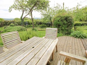Outdoor dining - Hill Brow, Hatton, Shropshire (Church Stretton)