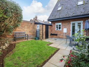 Outdoor dining - Little Wash Cottage, Hunstanton (Hunstanton)
