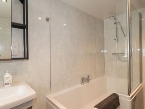Shower - The Laurels, Gardenstown (Fraserburgh)