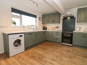 Private kitchen - Harran Annex, is in Peopleton. (Pershore)