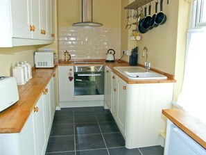 Dishwasher, high chair - Carreg Rhys, Malltraeth (Bodorgan)
