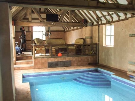 Pool. Finwood Cottage 1, Rowington