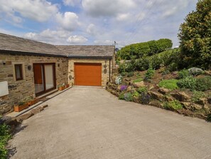 Exterior - Moorbottom Stables, Barkisland (Halifax)